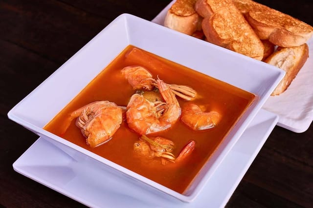 Caldo de camarón.