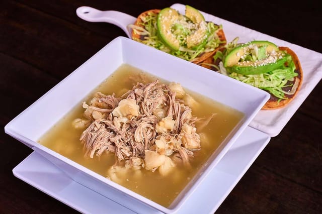 Pozole de cerdo.